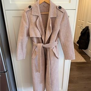 Pink/nude Stylish Houndstooth wool Trench Coat. Sz small not structured.